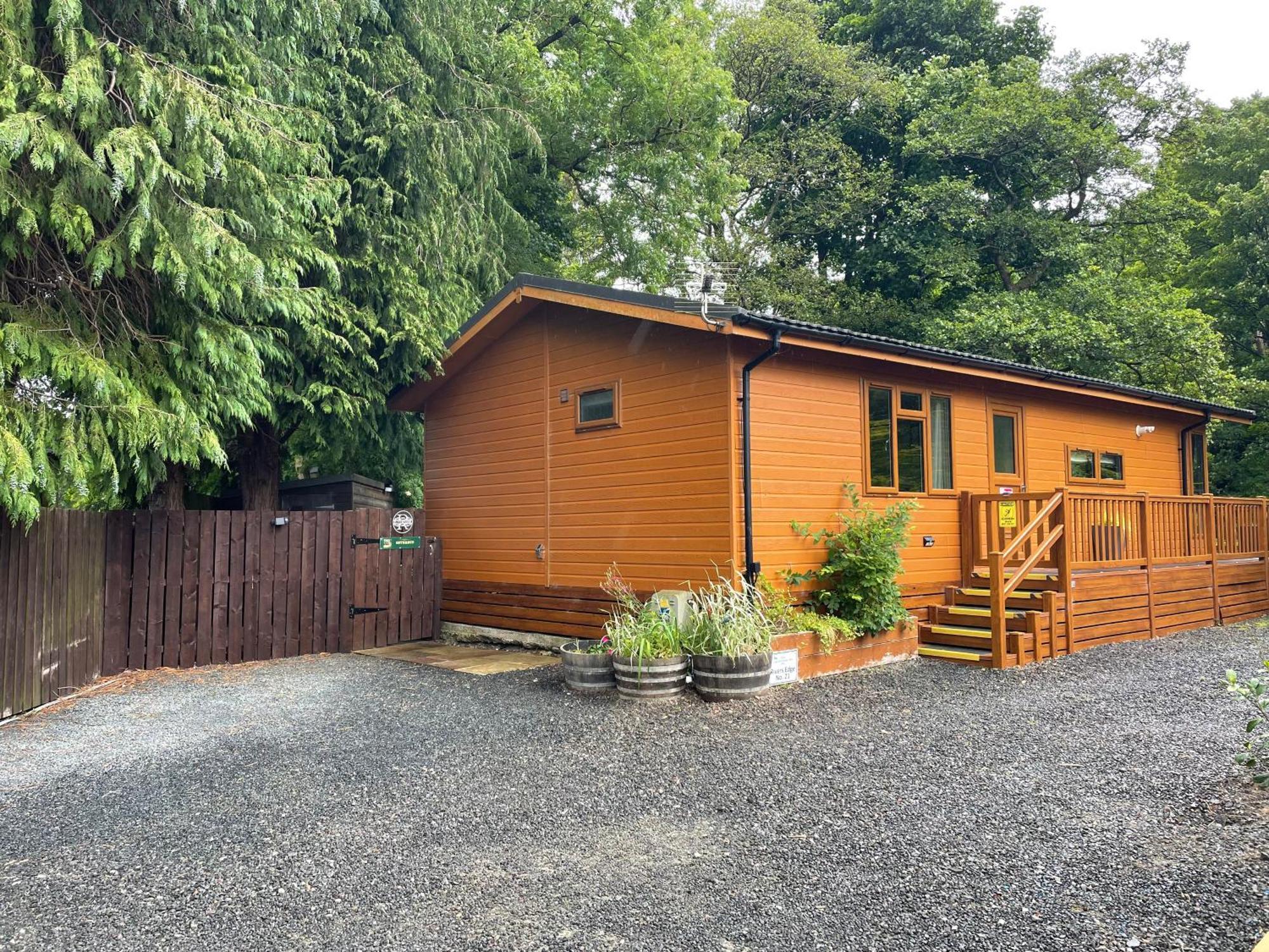 Riverbank Lodge Dollar Exterior photo